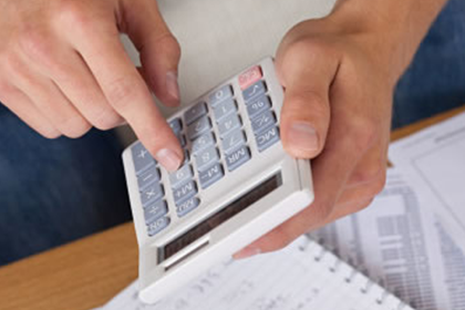 法院判决欠款后何时可启动强制执行程序？